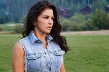 Alessandra Rosaldo defiende estatua de Derbez y dice sentir tristeza por la polémica que causó