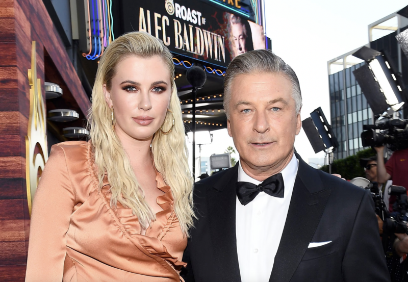 Hija de Alec Baldwin presume sus 6 meses de embarazo en bikini en medio de los problemas de su papá - Créditos: Instagram