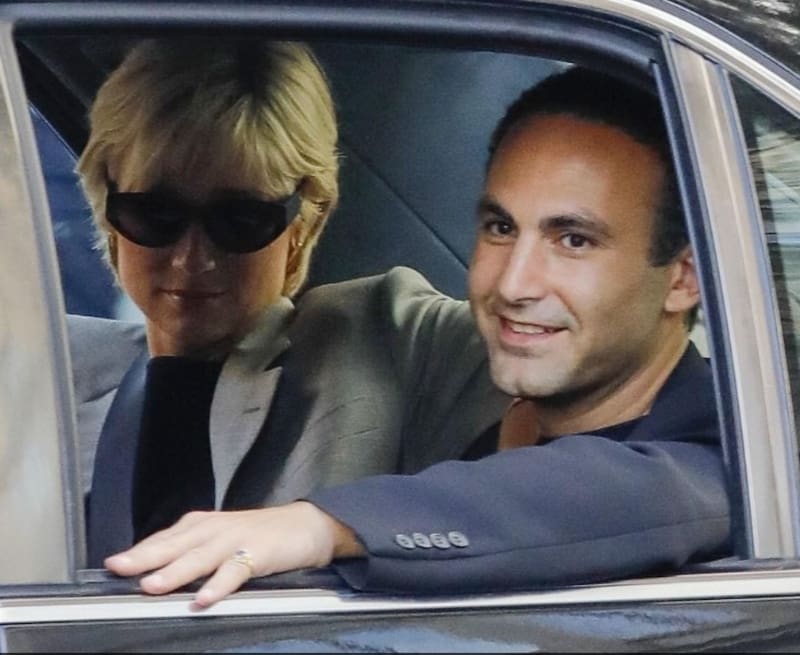 Diana junto con Dodi Al Fayed en la sexta temporada de The Crown. - Créditos: Daily Mail