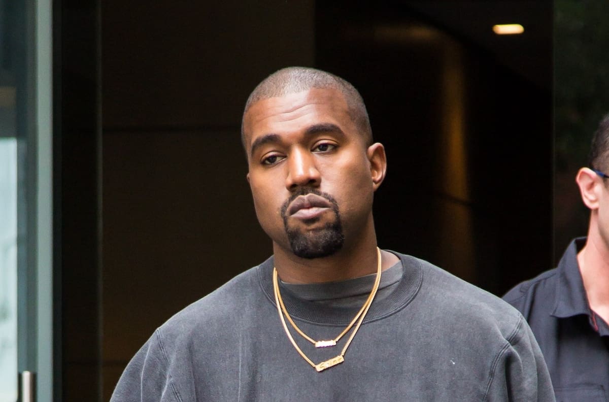 Kanye West es señalado de "demente" por "atar y enterrar" a Pete Davidson en su nuevo video