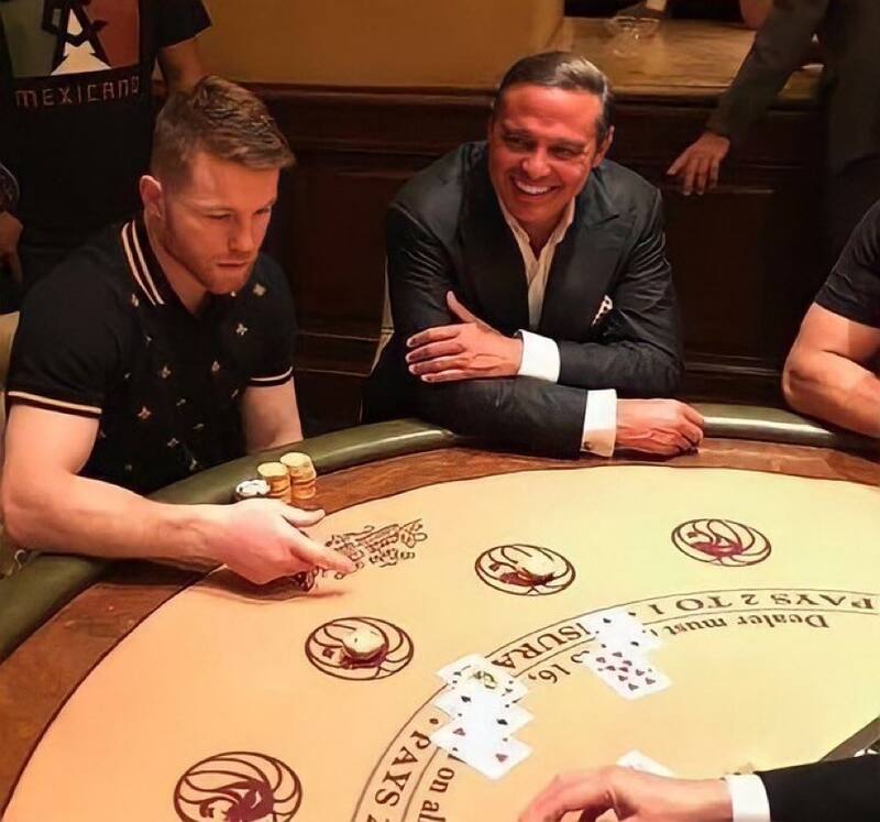 Saúl 'El Canelo' fue uno de los motivadores de Luis Miguel para que aceptara la oferta de hacer su bioserie - Créditos: Twitter