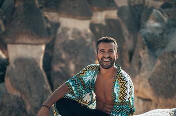 Él es Jonathan Kubben, el influencer viajero y novio de Aislinn Derbez