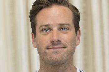La parte más oscura de Armie Hammer, acusado de caníbal, es consecuencia de sus relación familiar