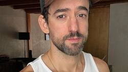 Luis Gerardo Méndez comparte emotiva historia para hacer conciencia sobre el Covid-19 y las vacunas