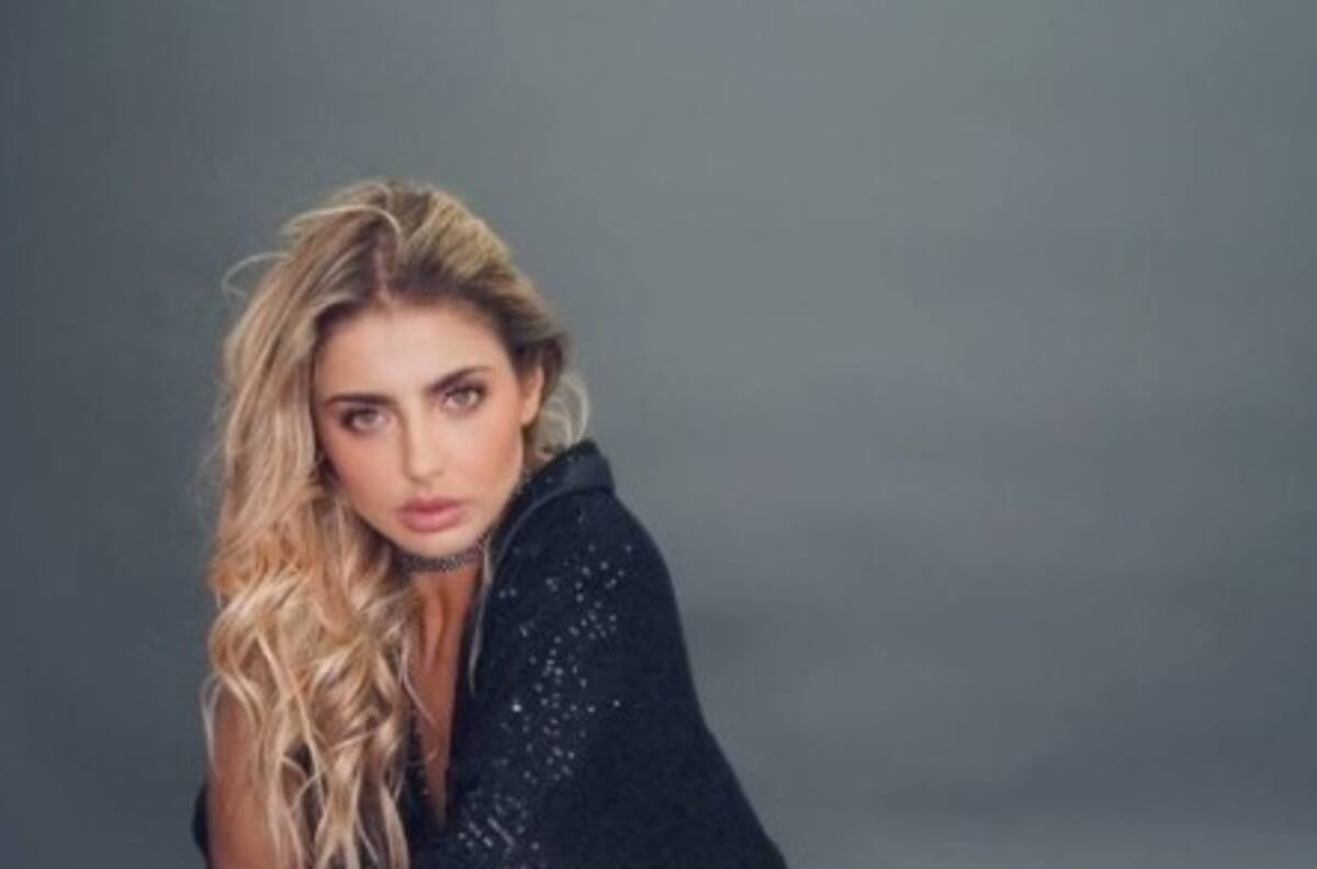 Michelle Renaud ya no esconde su amor por Osvaldo Benavides y lo felicita