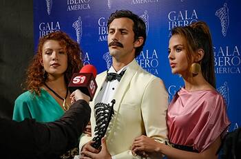 Sebastián Zurita es todo un rompecorazones ochentero en ‘El galán’