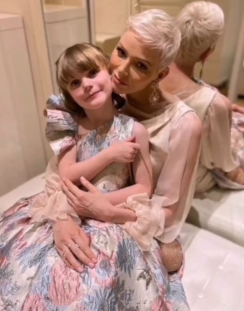 La princesa Gabrielle queda idéntica a su madre Charlene al cambiar su look - Créditos: Instagram