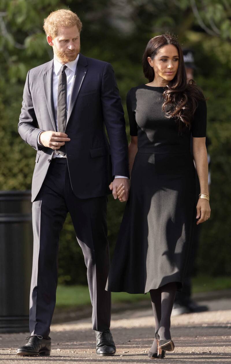 Acusan a Meghan Markle de usar micrófono en el memorial de la reina Isabel II - Créditos: Page Six