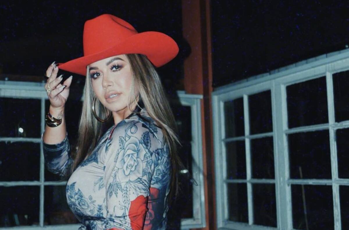 El bochornoso accidente que sufrió Chiquis Rivera en pleno escenario