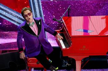 Elton John le rinde un homenaje a Selena Quintanilla