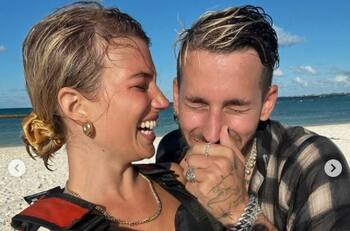 Ricky Montaner y Stefi Roitman se burlan de la prensa argentina