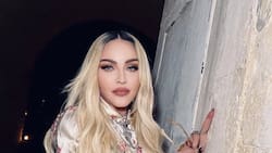 Madonna comienza los festejos de sus 64 años con polémicos besos a dos mujeres