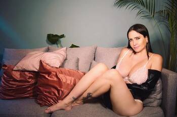 Hija de Alex Lora es la mexicana que más millones gana en famosa plataforma para adultos