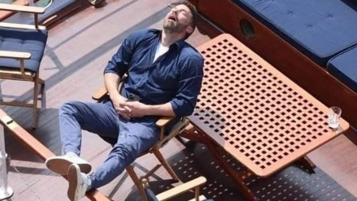 Ben Affleck se relaja de más y se queda dormido en público ¡Durante su luna de miel!