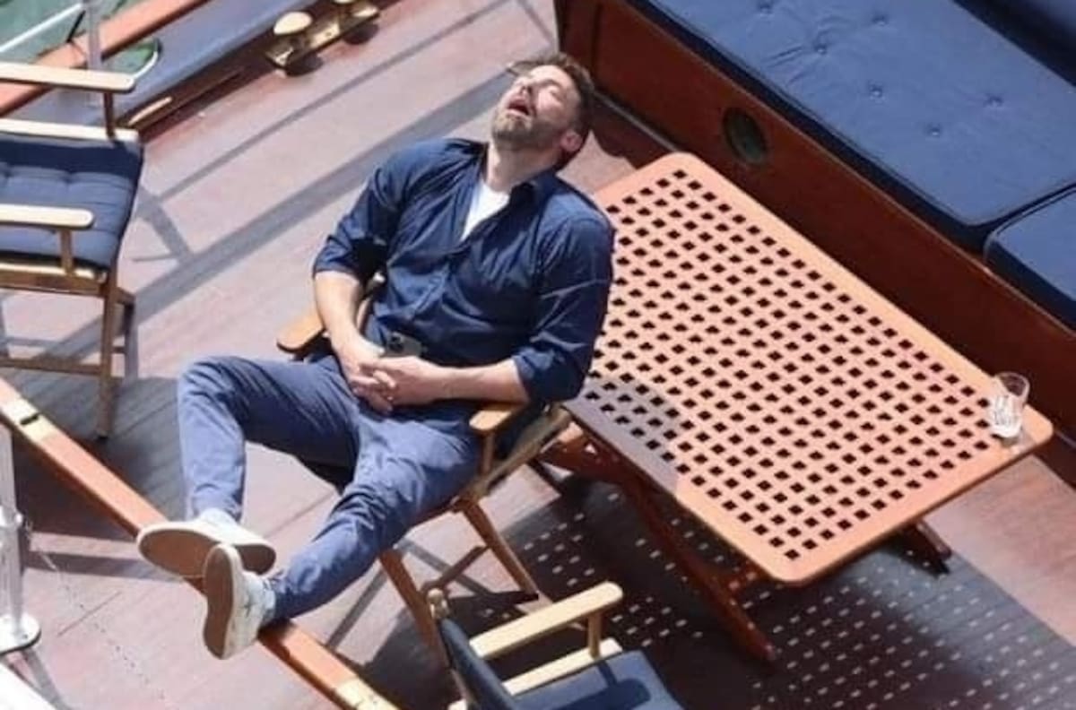 Ben Affleck se relaja de más y se queda dormido en público ¡Durante su luna de miel!