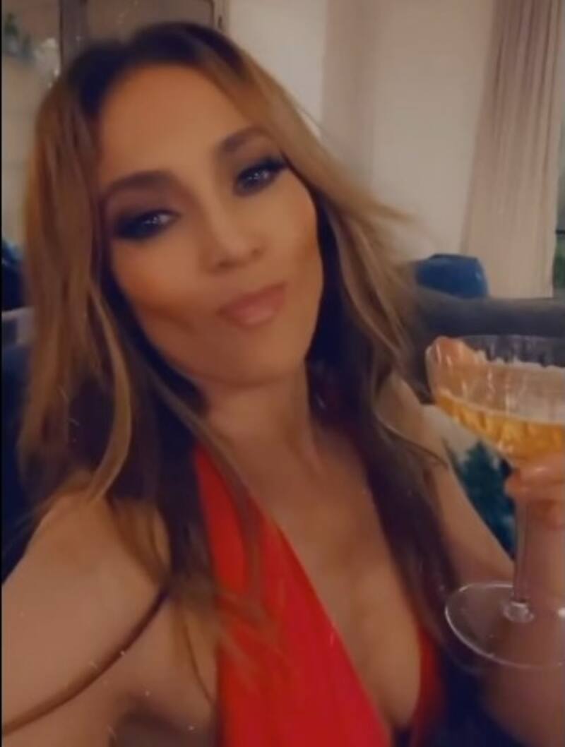El video brindis 2023 de Jennifer Lopez dejó abierta enigmática señal sobre un próximo año - Créditos: Instagram