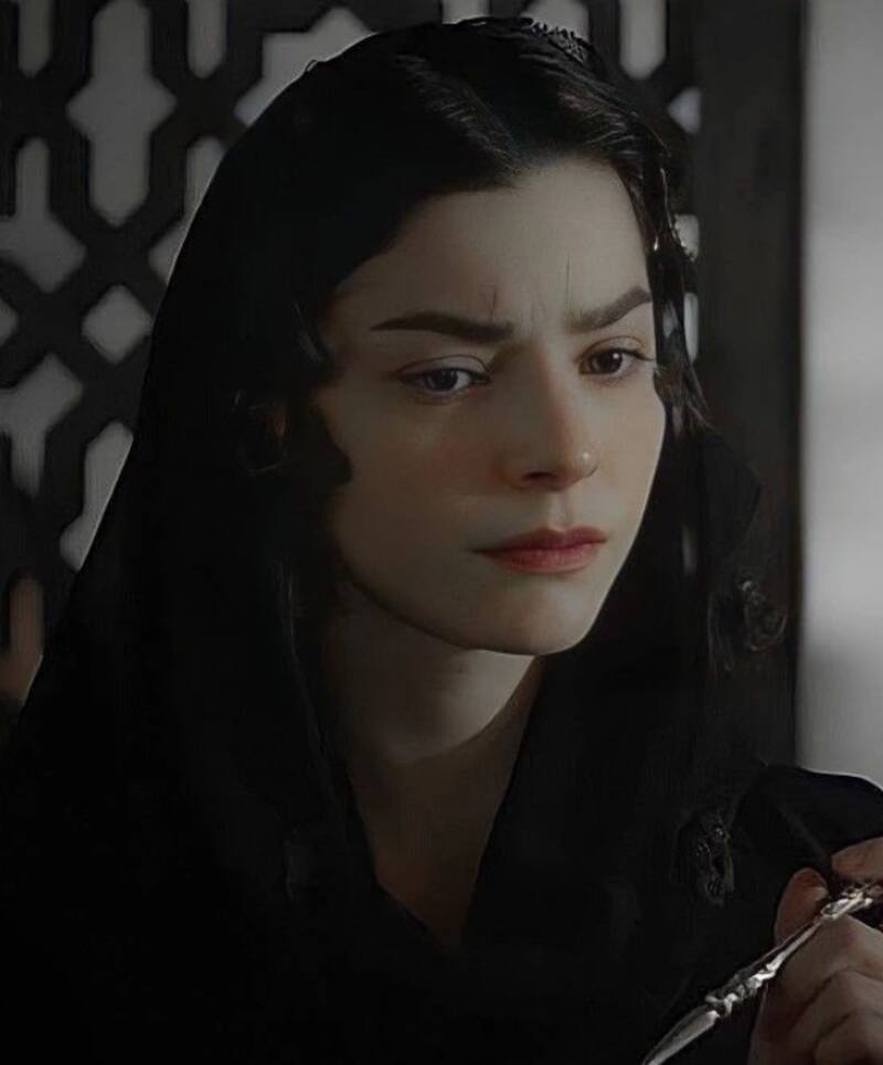 Merve Bolugur en su papel de Nurbanu, la esclava que pasó a ser sultana, en la serie El Sultán.