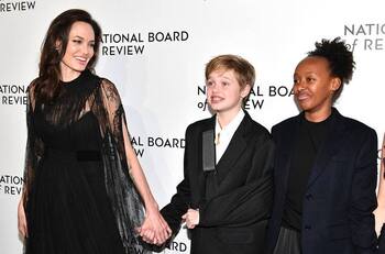 Shiloh y Zahara Jolie-Pitt se recortan el cabello para apoyar a su madre Angelina Jolie