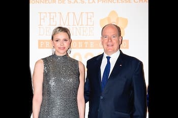 Charlene de Mónaco aparece junto al príncipe Alberto sonriente y con su lujosa sortija de casada