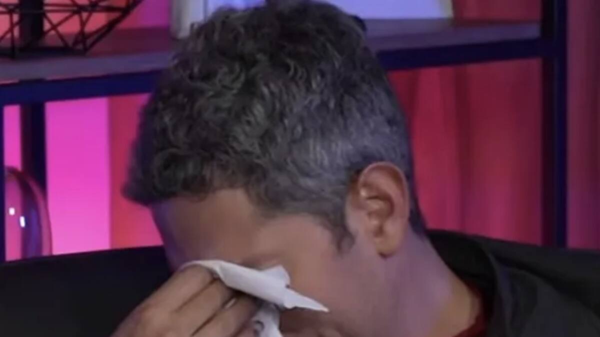 Famoso cantante narra la dolorosa reacción de su mamá tras confesarle que era gay