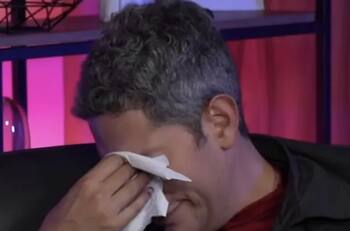 Famoso cantante narra la dolorosa reacción de su mamá tras confesarle que era gay