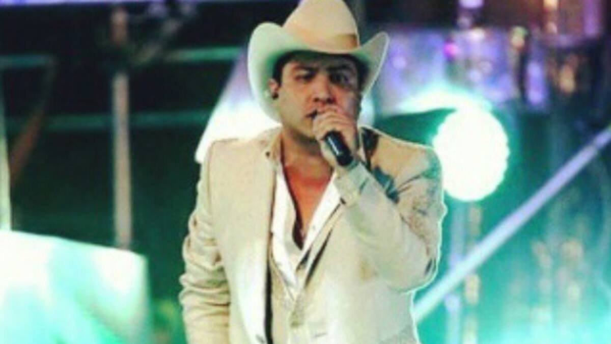 El video de Julión Álvarez donde aseguran que luce ebrio en pleno concierto