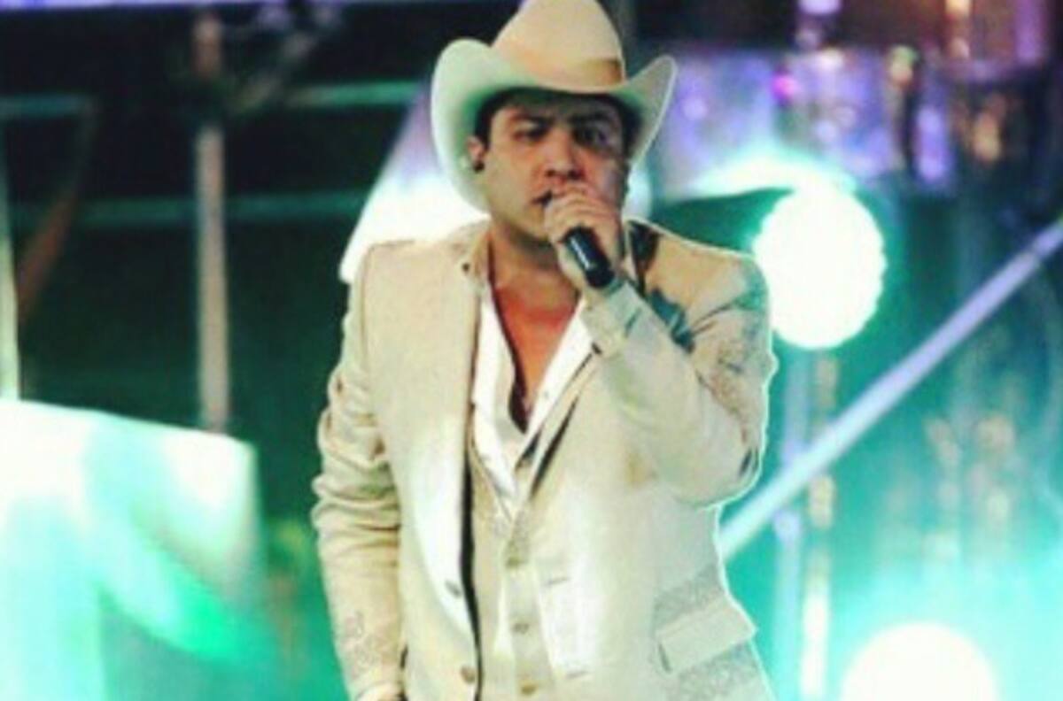 El video de Julión Álvarez donde aseguran que luce ebrio en pleno concierto