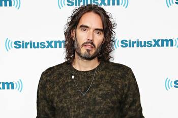 La increíble transformación del ex de Katy Perry tras 20 años de sobriedad