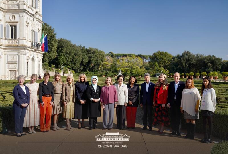 Primeras damas Las esposas de los líderes del mundo disfrutaron de una visita al Coliseo - Créditos: Twitter @thebluehouseKR