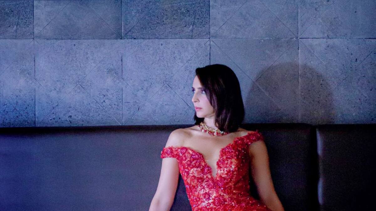 Doble felicidad; Irán Castillo anuncia boda y embarazo