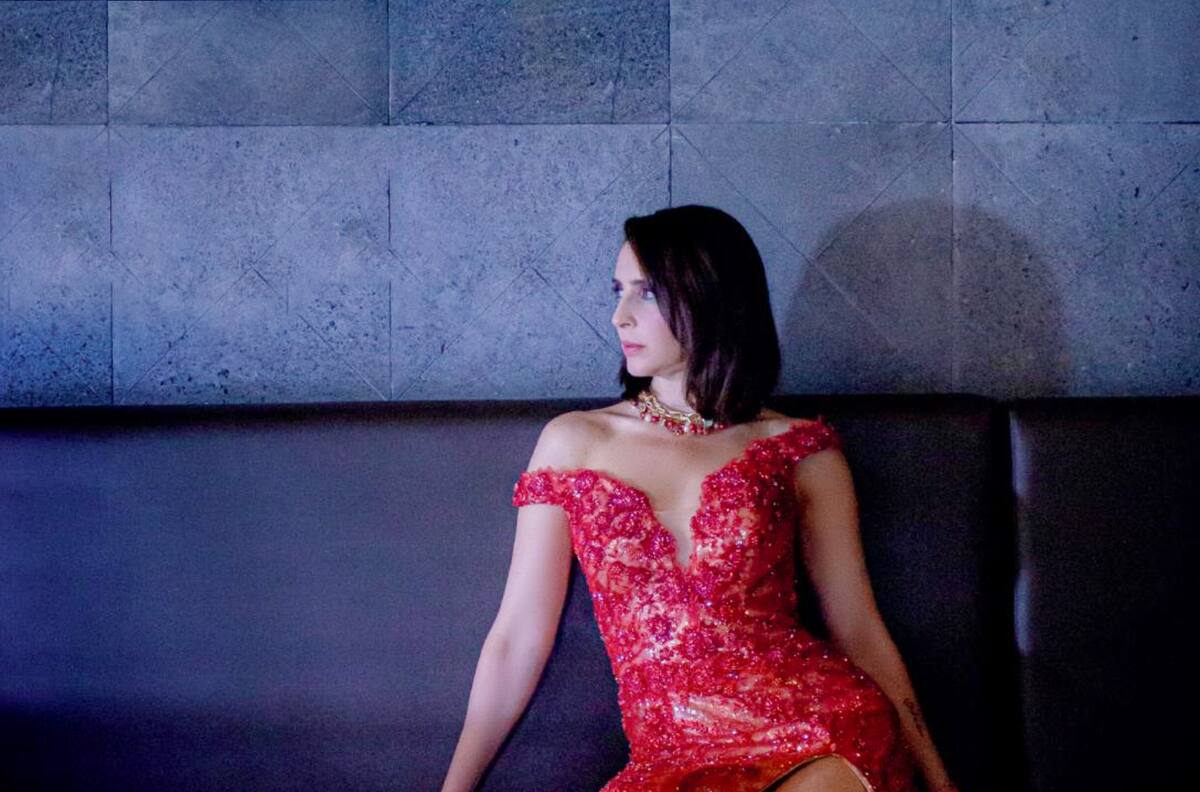 Doble felicidad; Irán Castillo anuncia boda y embarazo