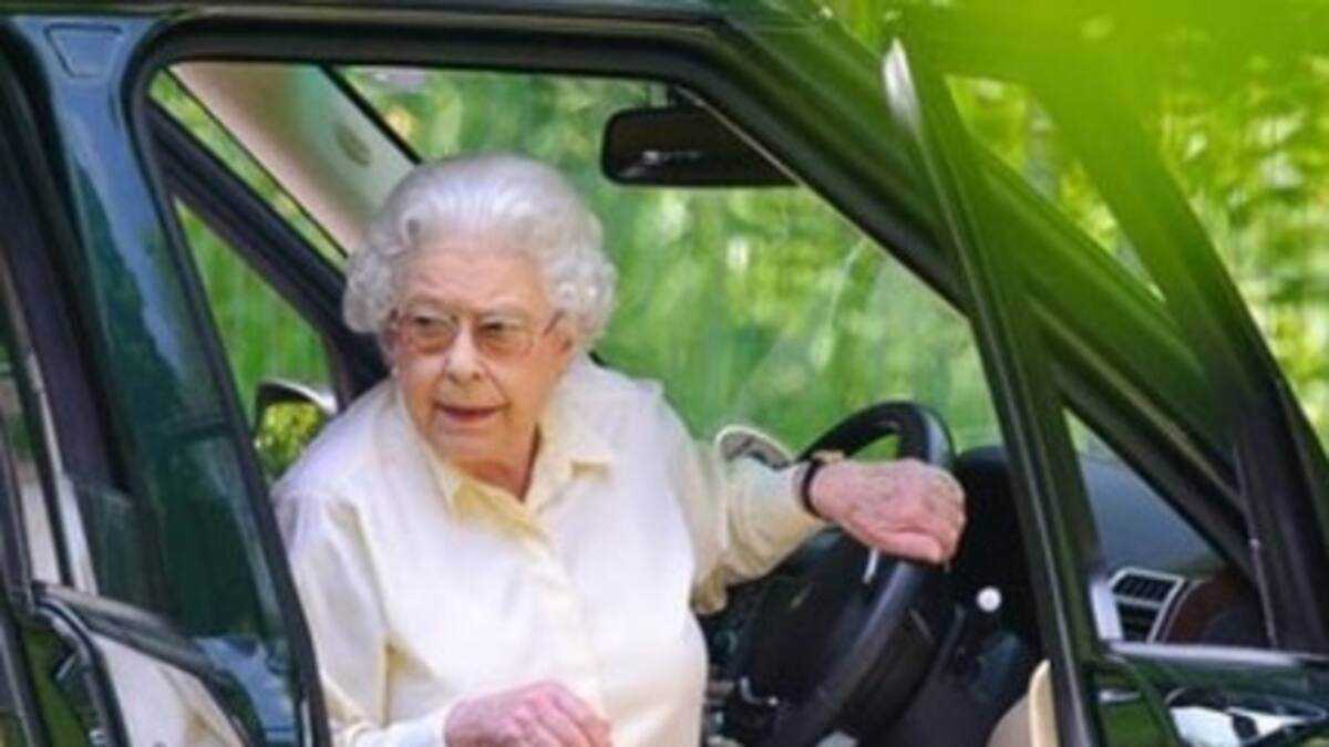 El porqué la Reina Isabel II no quiere que la vean en silla de ruedas