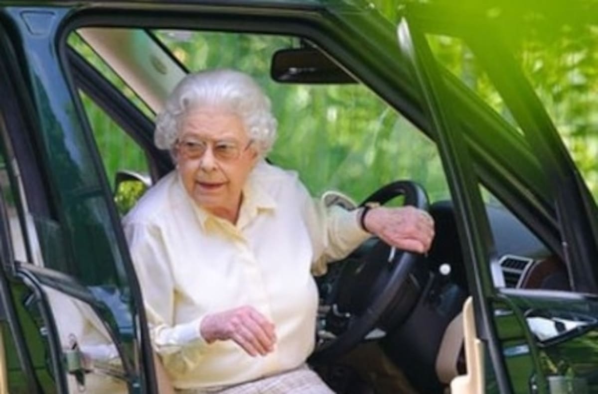 El porqué la Reina Isabel II no quiere que la vean en silla de ruedas