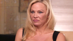 Pamela Anderson confiesa que creyó por años haber asesinado a la mujer que abusó de ella de niña