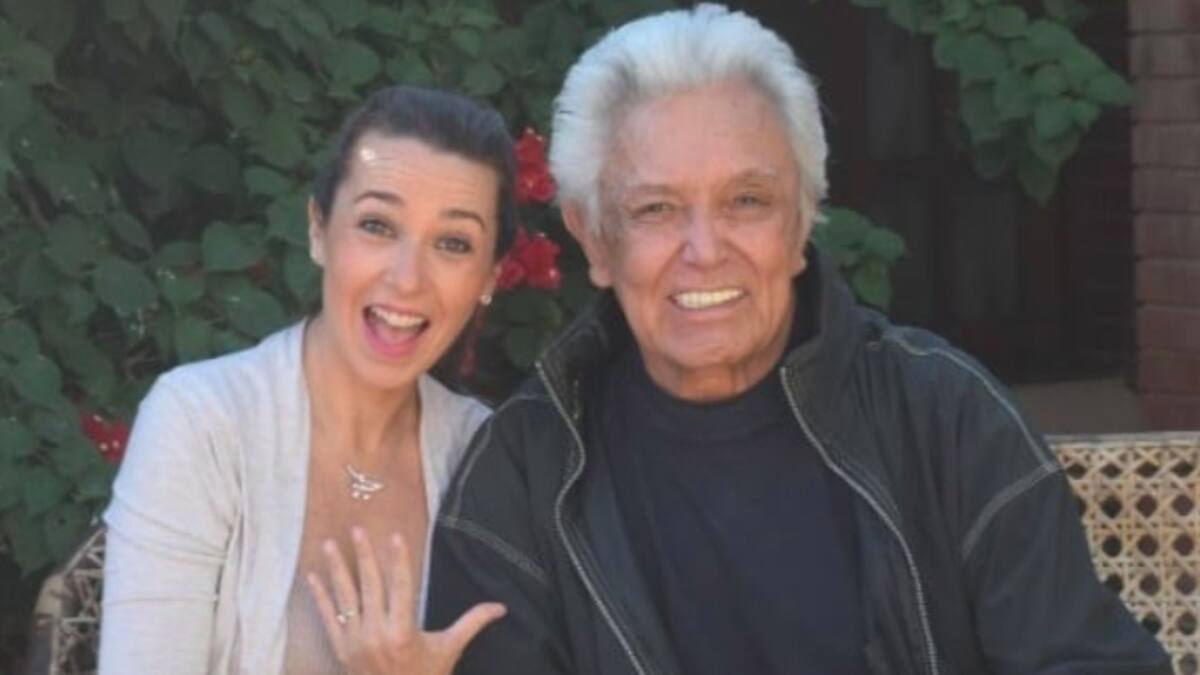 ¡Ya se casó! Alberto Vázquez se unió en matrimonio con Elisabeth Renea, 43 años menos que él