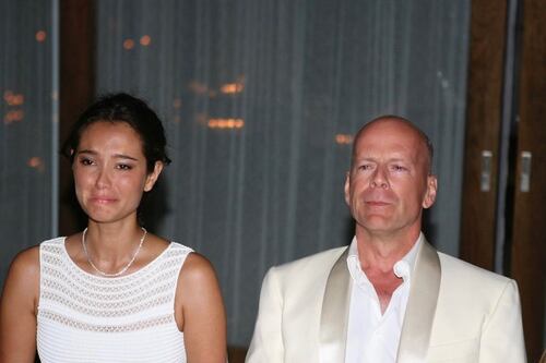 Esposa de Bruce Willis revela la verdad sobre mudanza de Demi Moore para cuidados del actor