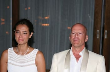 Esposa de Bruce Willis revela la verdad sobre mudanza de Demi Moore para cuidados del actor