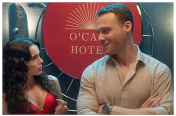 Pura química: Bürsin y Sancaktutan enamoran en estreno de Ya Çok Seversen