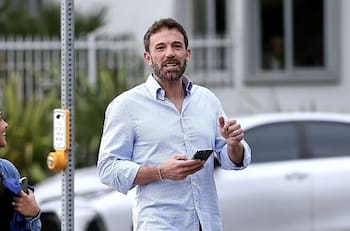 El abrazo de Ben Affleck con el hijo de JLo que afianza su lazo de amistad