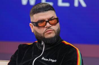 La inesperada reacción de enojo de Farruko al ganar en los Premios Juventud 2022