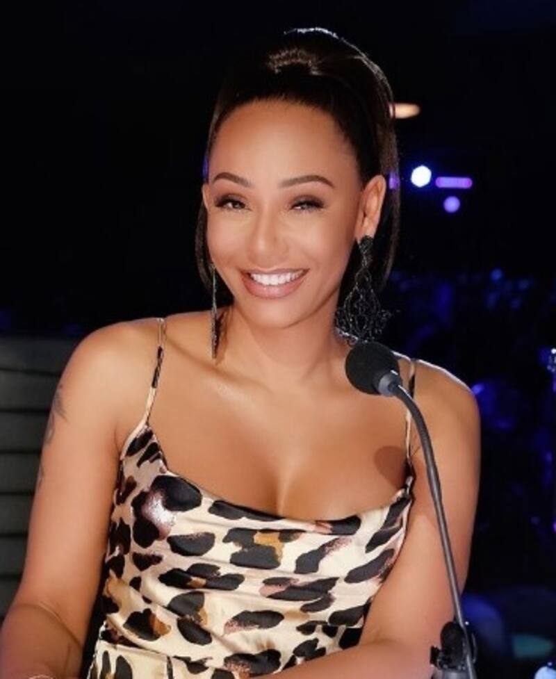 El bochorno de Mel B con su escote cuando el príncipe William le entregó medalla real La cantante recordó su paso por el palación de Buckingham - Créditos: Instagram