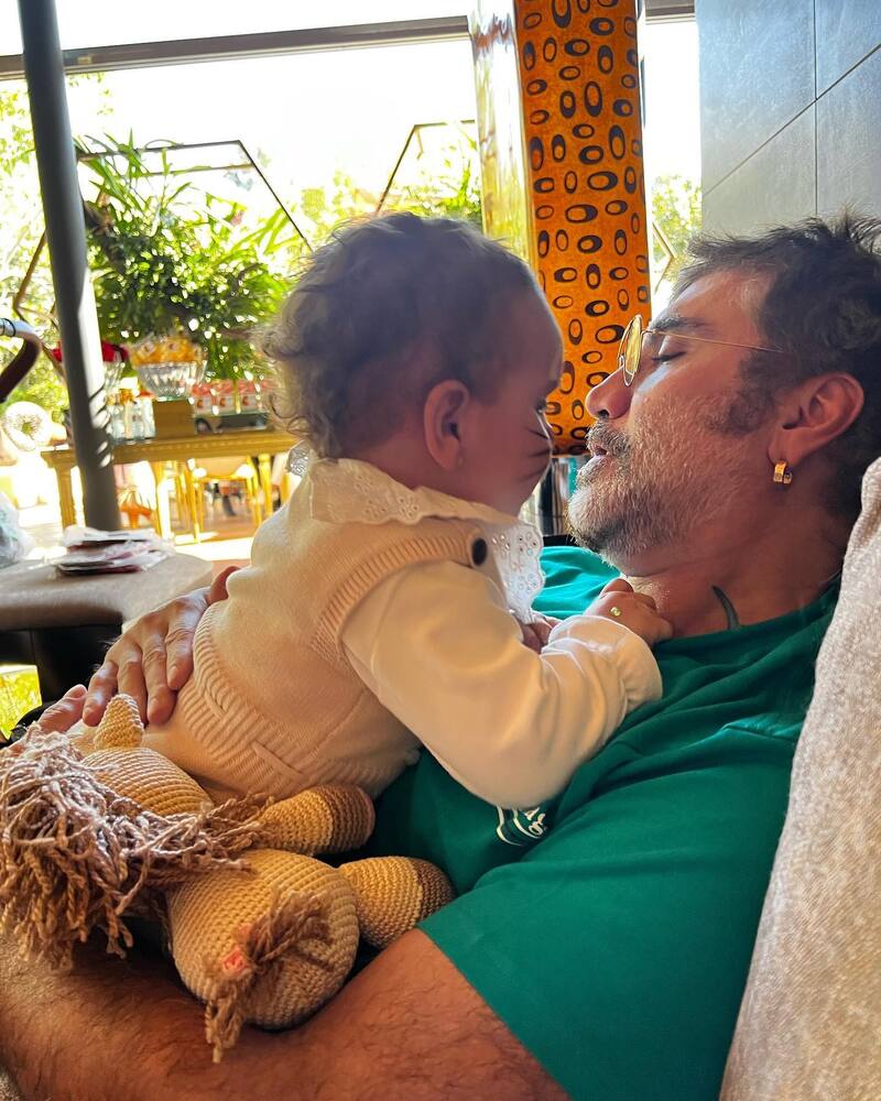 Alejandro Fernández ama estar abrazando a Cayetana - Créditos: Facebook