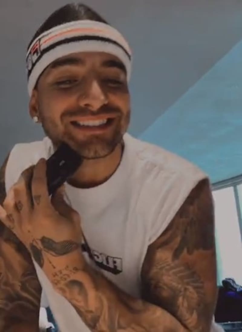 El video en el que Maluma se afeita y estrena el Maluma y su divertida afeitada - Créditos: Captura pantalla