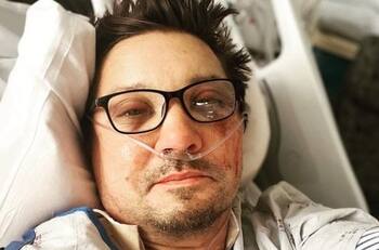 Jeremy Renner muestra los efectos de su accidente y habla sobre su estado de salud