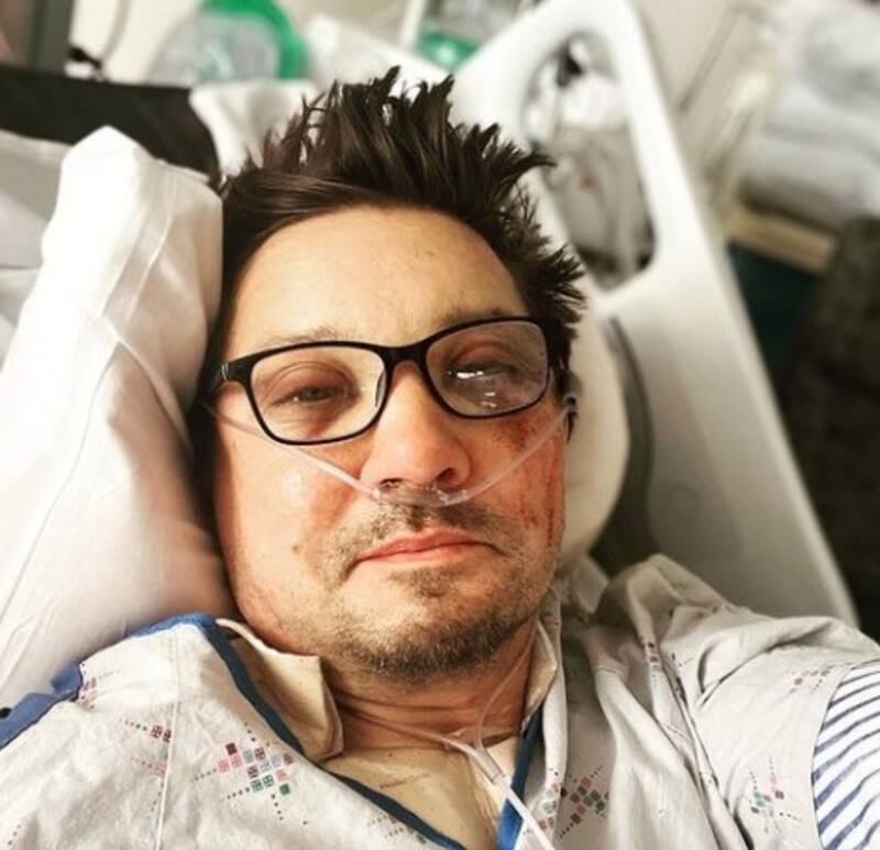 Jeremy Renner muestra los efectos de su accidente y habla sobre su estado de salud La fotografía publicada recientemente por el actor - Créditos: Instagram