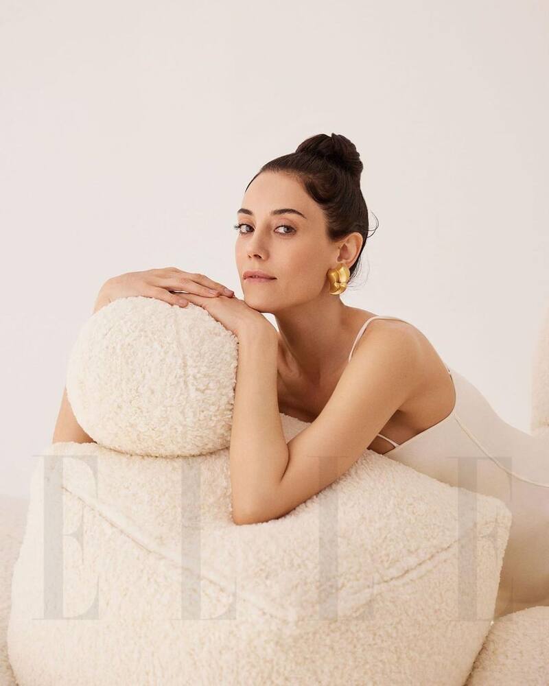 Cansu Dere sigue sin aparecer, luego de que formaría parte de un programa solidario - Créditos: Instagram