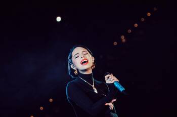 Ángela Aguilar se prepara para ofrecer su primera gira en solitario