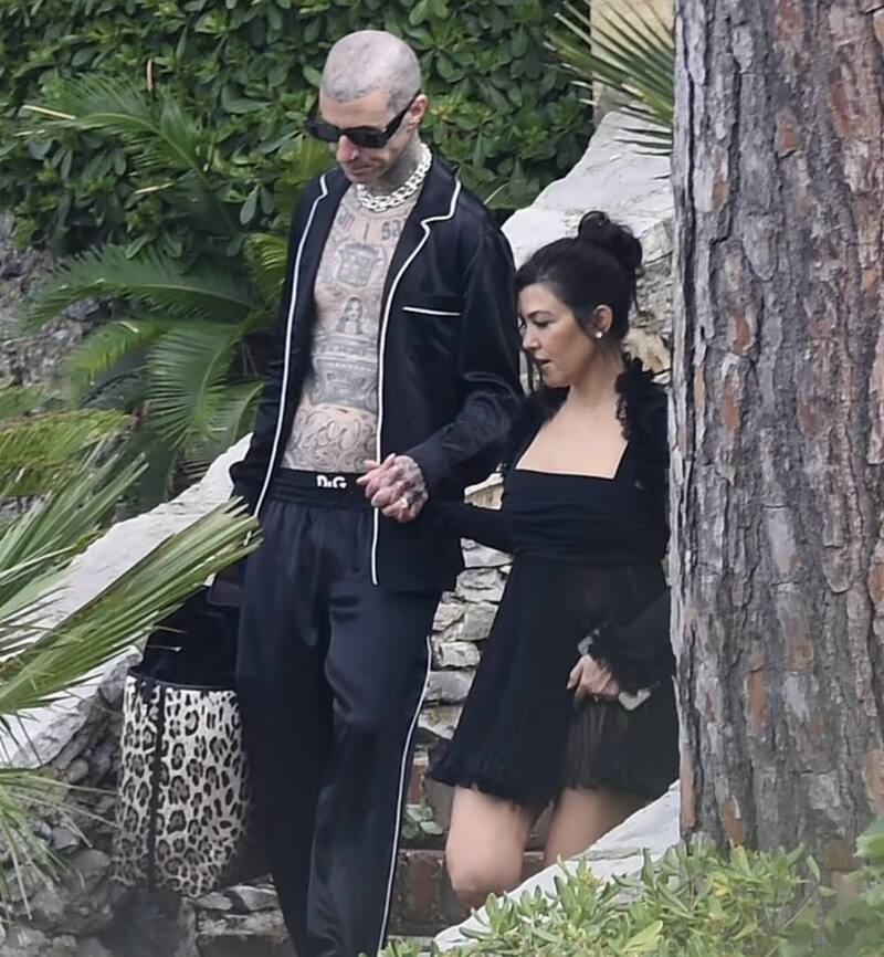 Travis Barker y Kourtney Kardashian continúan con los festejos de sus boda en Italia. - Créditos: Daily Mail