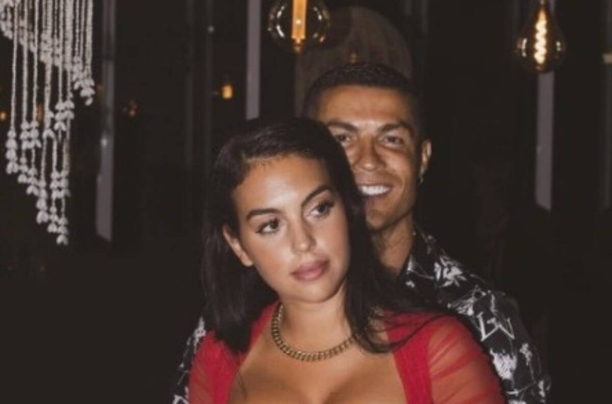 El conmovedor gesto de todo un estadio a Cristiano Ronaldo y su esposa, tras perder a su bebé