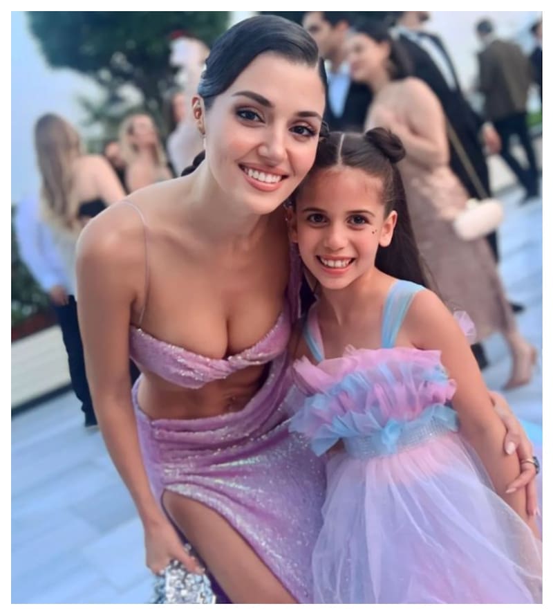 La actriz y modelo Hande Ercel fue una de las invitadas famosas que llegó a la boda.